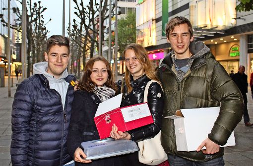 Julian Tirauf, Anna-Sophia Gronbach, Claire Meyer und Michael Fischer (v.l.n.r.)  haben sich etwas Besonderes für Obdachlose ausgedacht. Foto: Fritsch, LG Piechowski