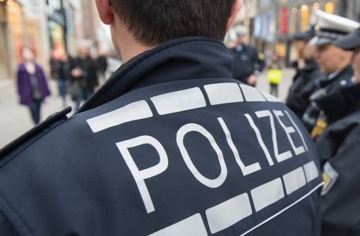 Die Stuttgarter Polizei zeigt stärkere Präsenz in der Innenstadt – doch zu einem Großeinsatz am Wochenende gibt es völlig unterschiedliche Versionen Foto: dpa
