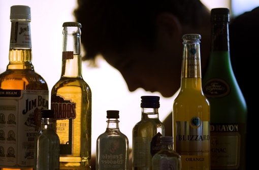 Prost! Jugendliche Testkäufer kommen immer noch an Alkohol – wie Schwerpunktaktionen zeigen Foto: dpa