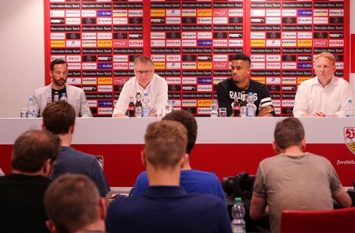 Bei der Pressekonferenz des VfB Stuttgart wurden gleich zwei neue Spieler vorgestellt. Foto: Pressefoto Baumann