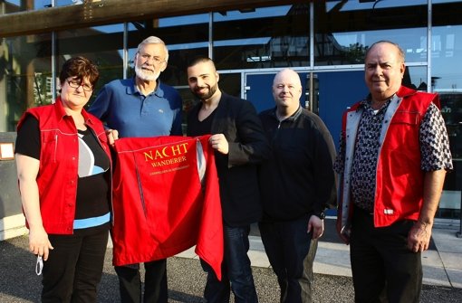 Filmemacher Marc Di Lauro (Dritter von links) hat die Nachtwanderer von L.-E.  ins Licht seiner Kamera gerückt. Foto: Natalie Kanter