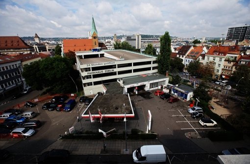 Hinter dem Parkhaus soll ein Platz für Jugendliche gebaut werden. Foto: Zweygarth