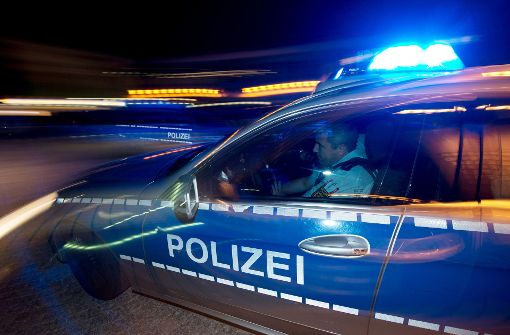 Eine Frau soll in Tübingen vergewaltigt und ausgeraubt worden sein. Die Polizei sucht Zeugen. (Symbolbild) Foto: dpa