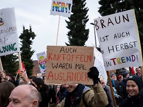 Am Rande des Bundeskongresses demonstrierten Bürger gegen die AfD und deren Jugendorganisation.