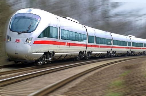 In Geislingen an der Steige ist es wegen eines Polizeinsatzes gerade zu einer Sperrung der Bahnstrecke gekommen. Foto: dpa